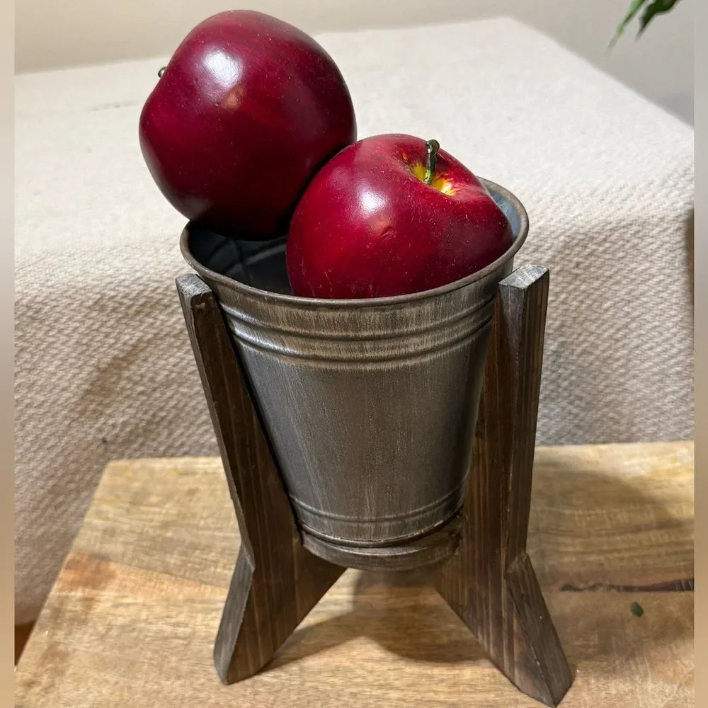Farmhouse-style Planter - Picture 1 of 4